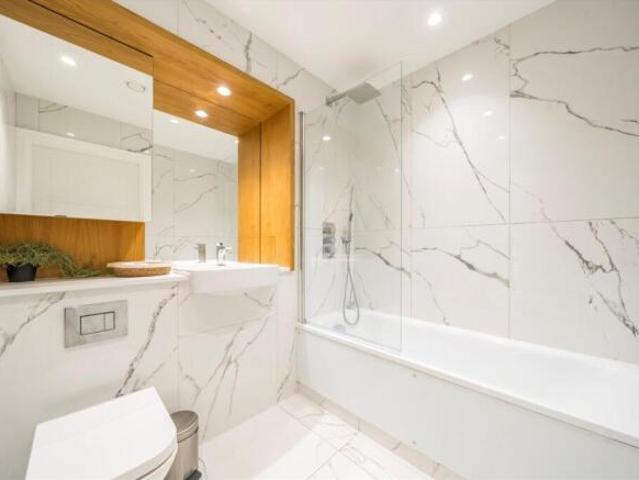 Flat for rent in Earlsfield, Greater London