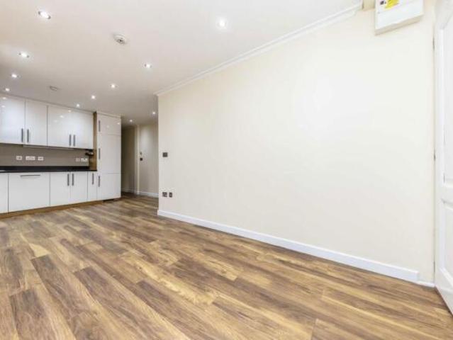 Flat for rent in Teddington, Greater London