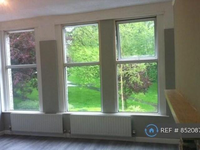 House for rent in Follaton, Strode