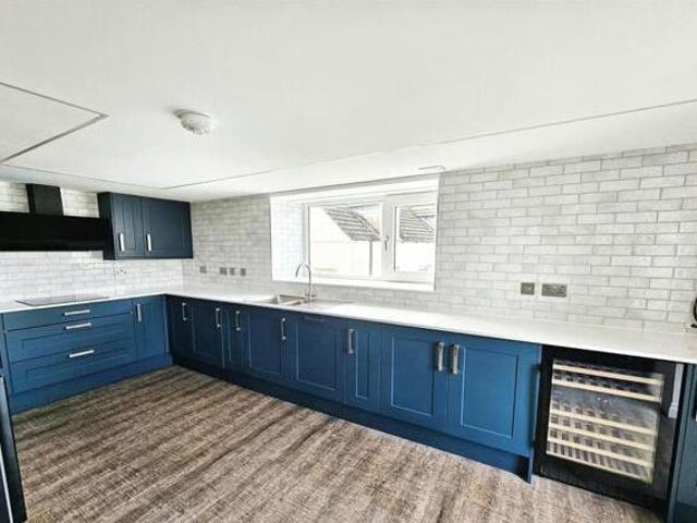 House for rent in Follaton, Strode