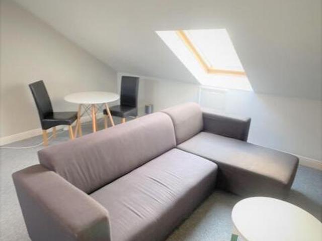 House for rent in Follaton, Strode