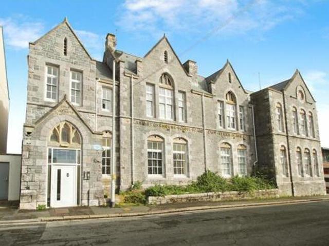 House for rent in Follaton, Strode