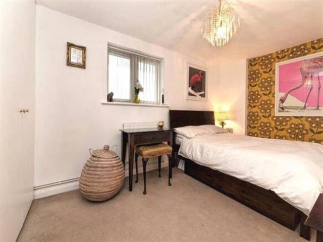 Flat for rent in Cat Hill