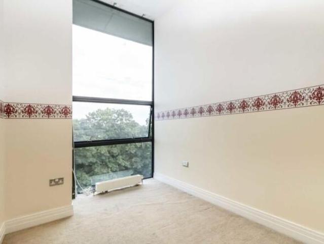 Flat for rent in Brentford End, Greater London