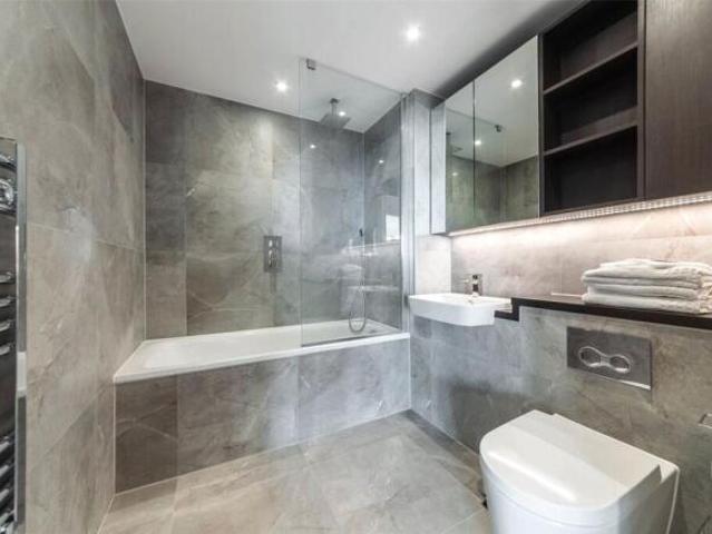 Flat for rent in London Borough of Ealing, Park Royal