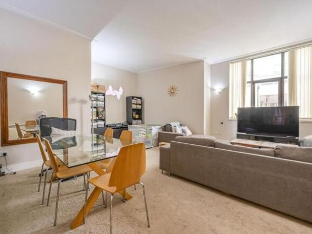 Flat for rent in Aldgate, Lyons