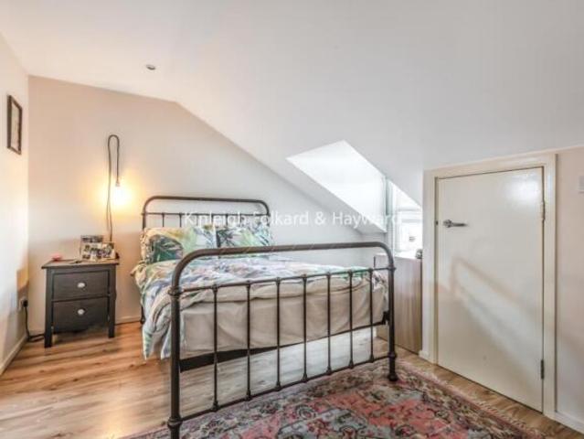Flat for rent in Furzedown, Greater London