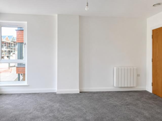 Flat for rent in Lipson, Mount Wise