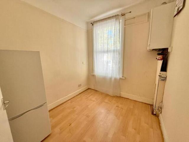 Flat for rent in Cat Hill, England