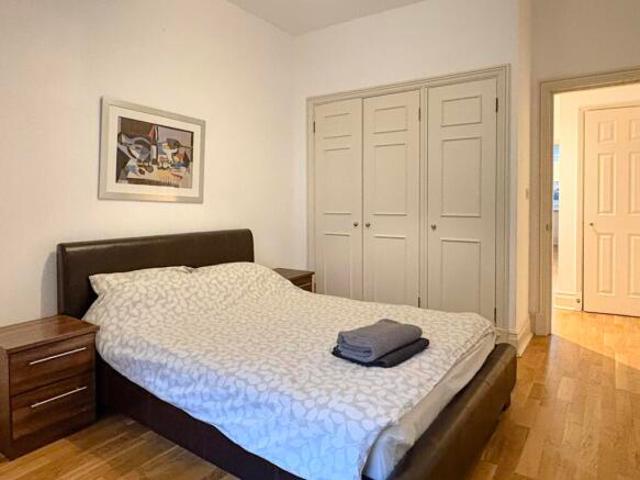 Flat for rent in Cat Hill, England
