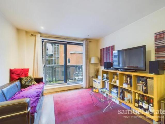 Flat for rent in Cat Hill, England