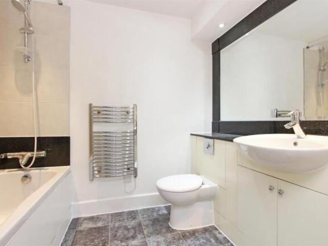 Flat for rent in South Lane, West Yorkshire