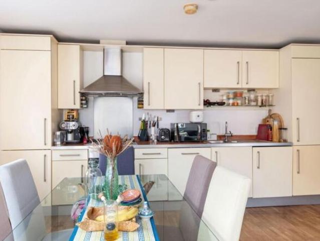 Flat for rent in South Lane, West Yorkshire