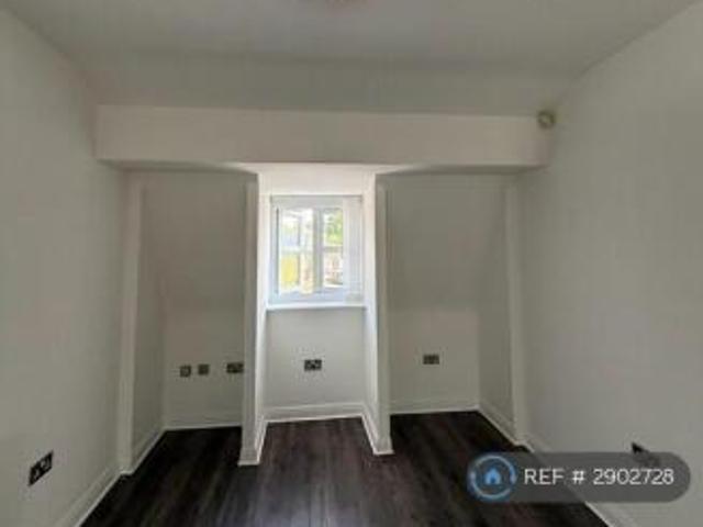 Flat for rent in Calderstones