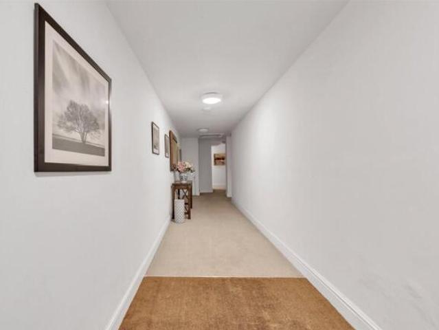 Flat for rent in Cat Hill, England