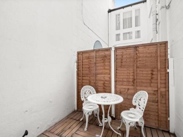 Flat for rent in South Kensington, Greater London