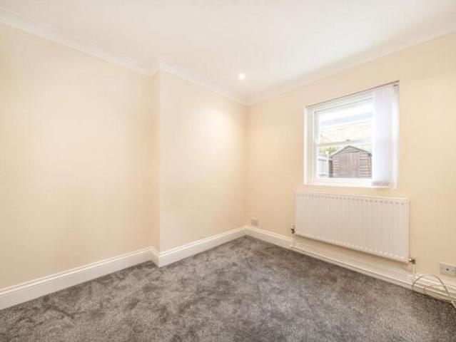 Flat for rent in Teddington, Greater London