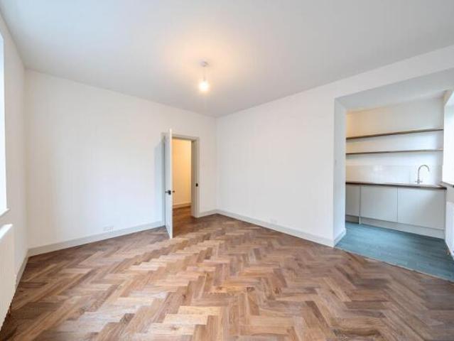 Flat for rent in Cat Hill