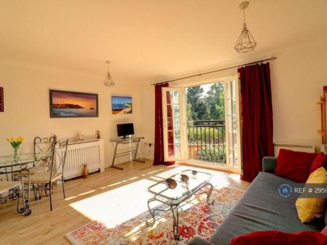 Flat for rent in Cat Hill
