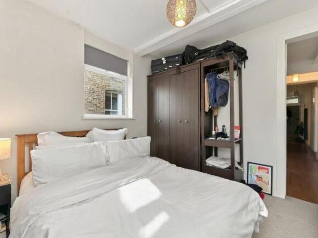 Flat for rent in Cat Hill, England