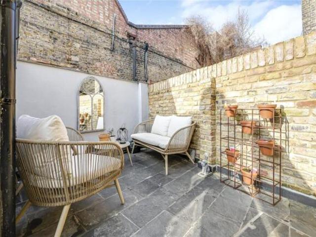 Flat for rent in Cat Hill