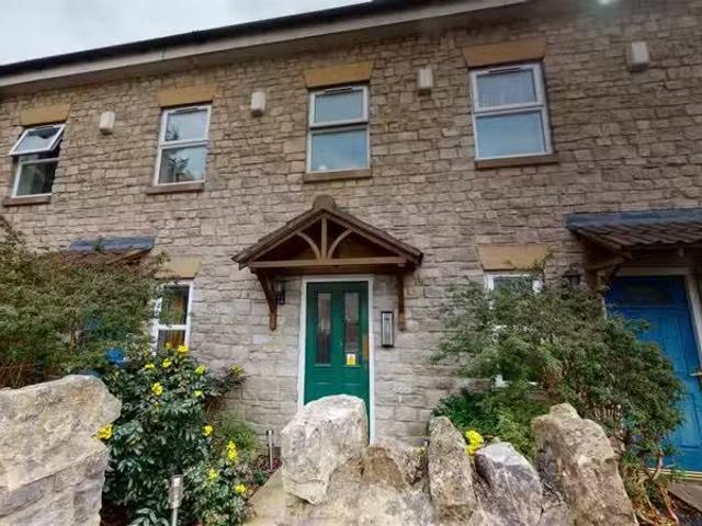 House for rent in Elm Park, Calderstones