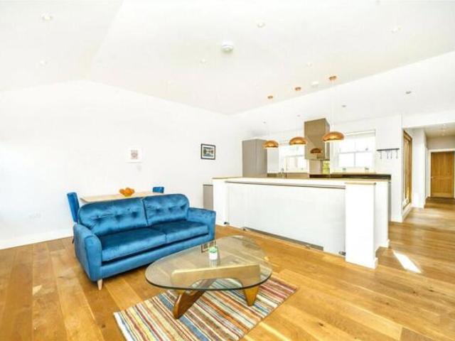 Flat for rent in Barnes, Greater London