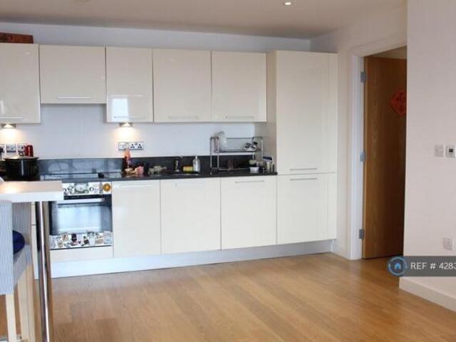 Flat for rent in Slough