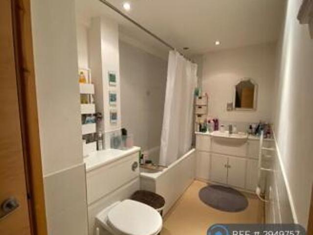Flat for rent in Cat Hill