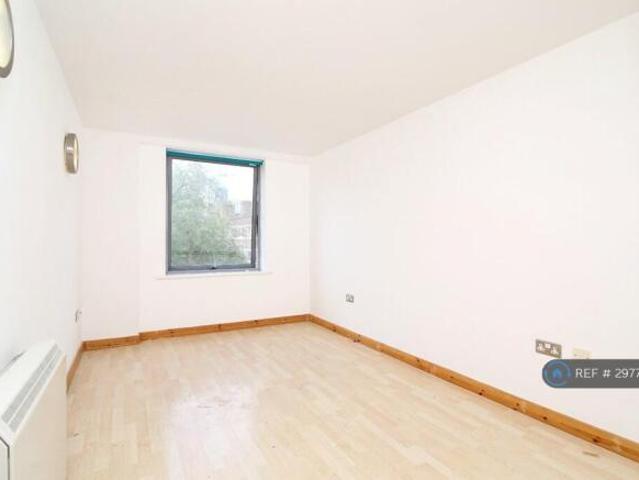 Flat for rent in Cat Hill