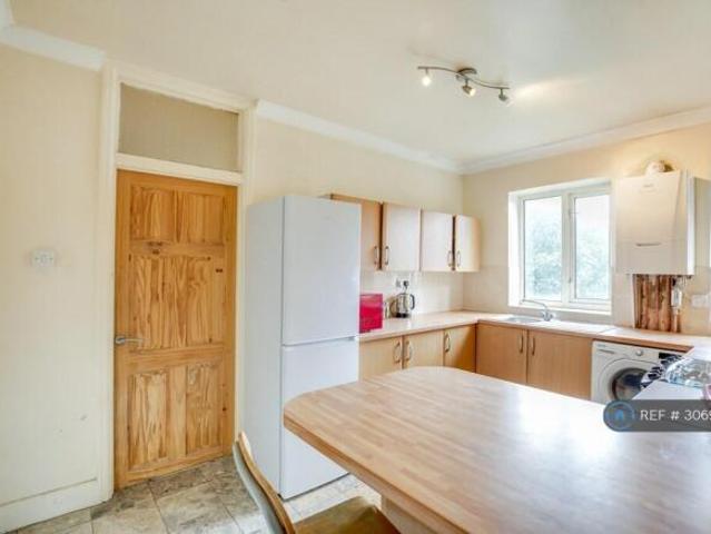 Flat for rent in Cat Hill, England