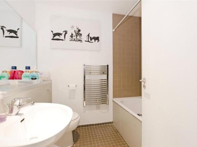 Flat for rent in South Lane, West Yorkshire
