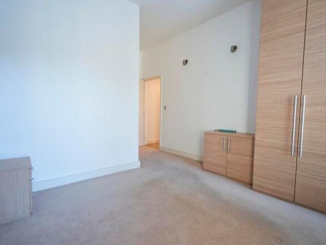 Flat for rent in Cat Hill, England