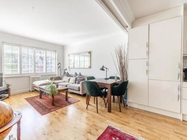 Flat for rent in Cat Hill, England