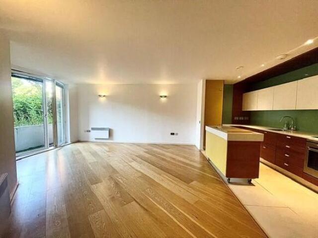 Flat for rent in South Woodford, Greater London