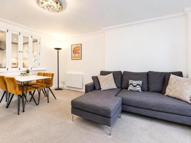 Flat for rent in Cat Hill