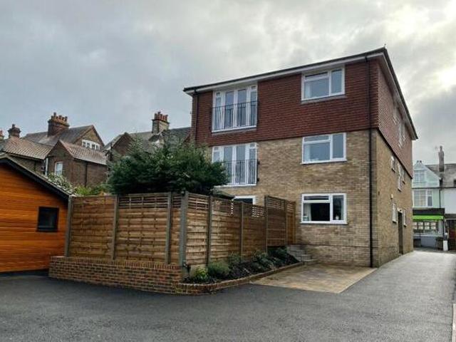 House for rent in Woodhatch, Red Hill