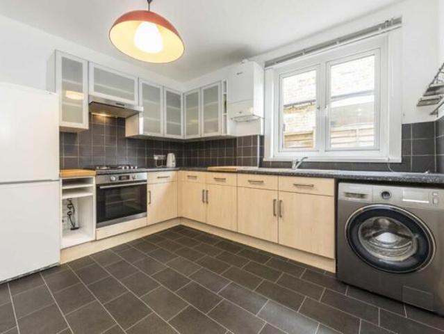 Flat for rent in Tooting Graveney, Greater London
