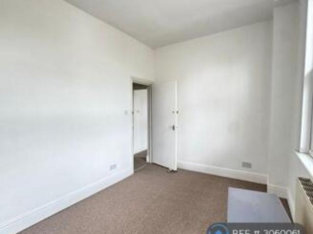 Flat for rent in Cat Hill, England