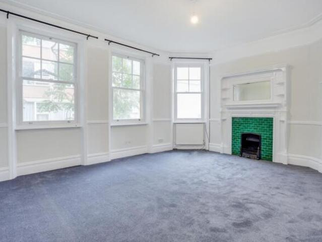 Flat for rent in Cat Hill