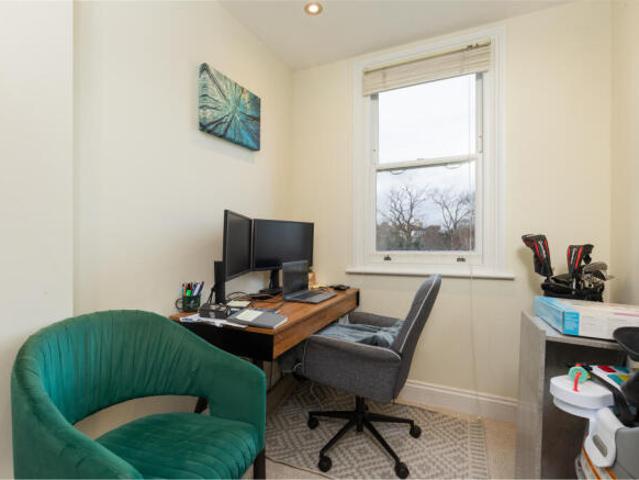 Flat for rent in Cat Hill