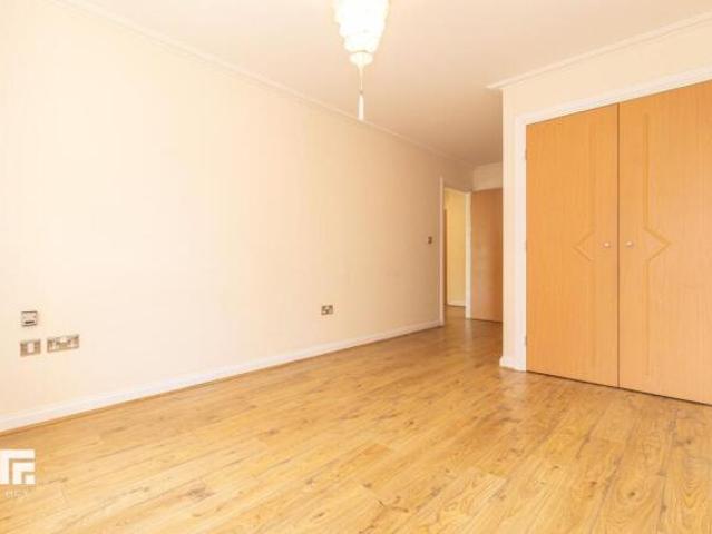 Flat for rent in Falcon Lodge, Wales