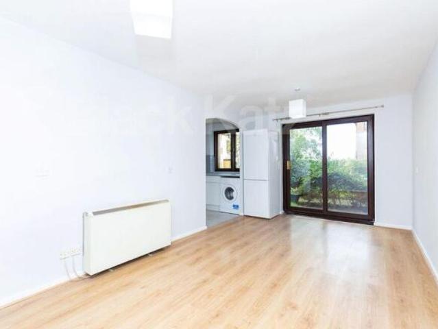 Flat for rent in Stamford Hill, Greater London