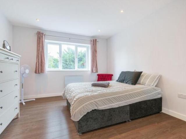 Flat for rent in Roehampton, Greater London