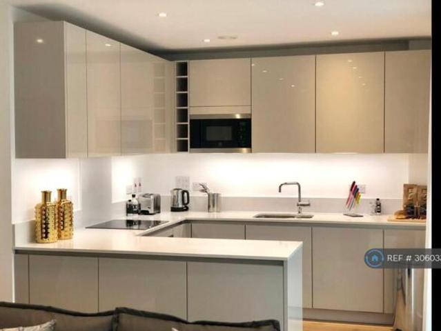 Flat for rent in Cat Hill, England