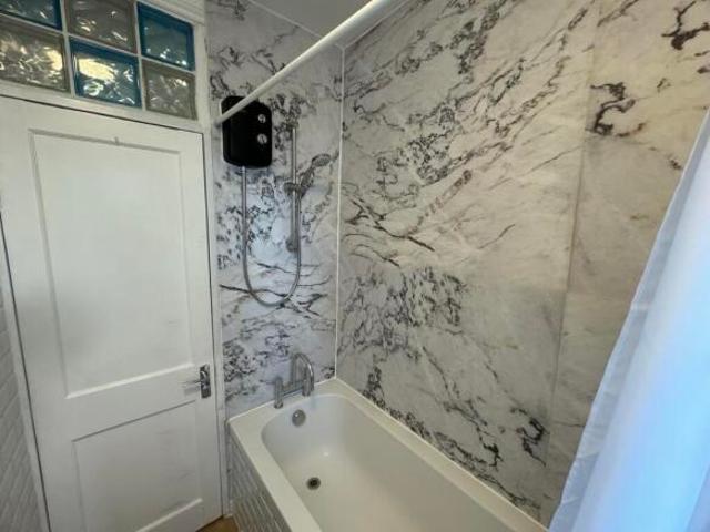 Flat for rent in Cat Hill, England