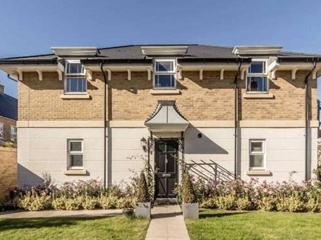 House for rent in Surrey