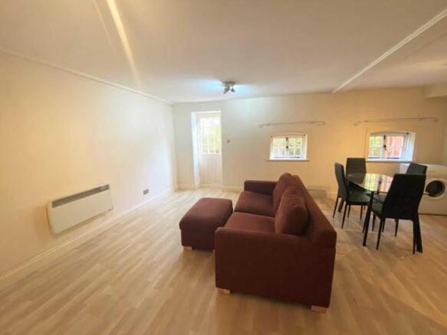 Flat for rent in St. Mildred's, The Bridge