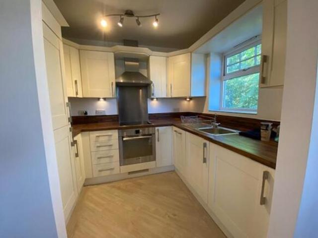 Flat for rent in Cheam, Greater London