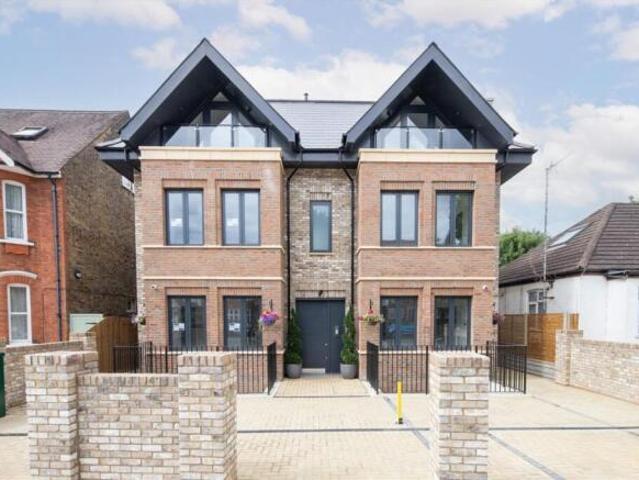 Flat for rent in Acton, Greater London